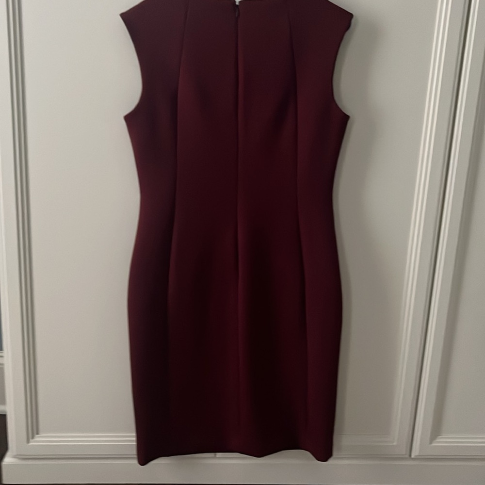 Maroon dress with gold inlay - Picture 3 of 3